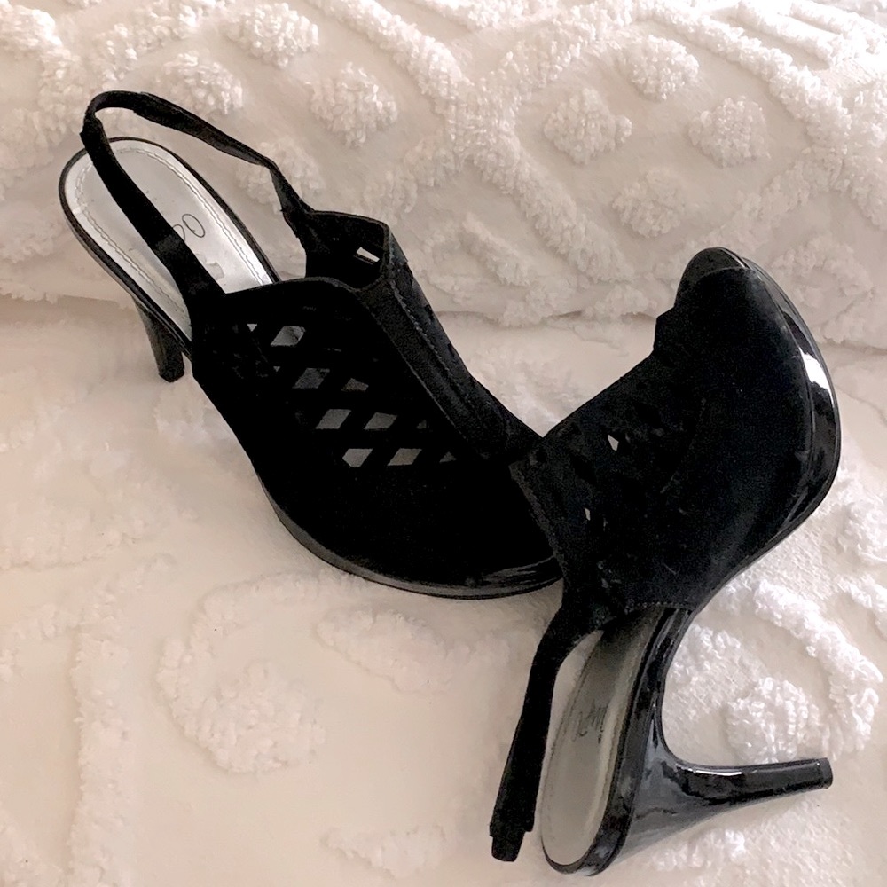 NWOT brand new IMPO Faux Suede shoes in Black